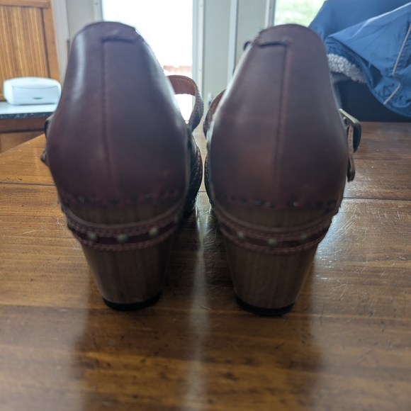 Dansko Women’s Brown Leather Mary Jane Pumps - Picture 3 of 4